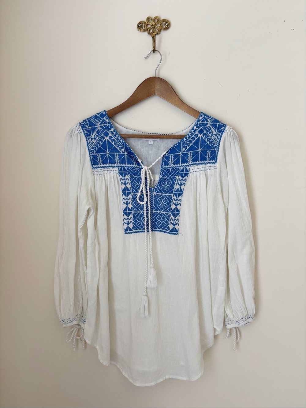Star Mela Revolve Vero Ivory & Blue Embroidered Top Small Coastal Boho